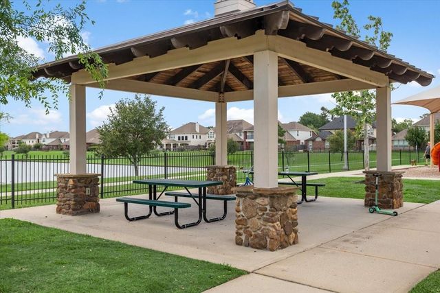 11619 Beckton Cypress Drive, Tomball, TX 77377