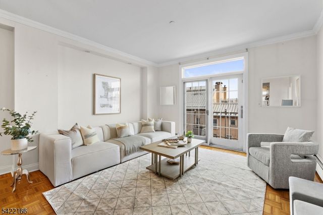 207 Shearwater Ct 66, Jersey City, NJ 07305