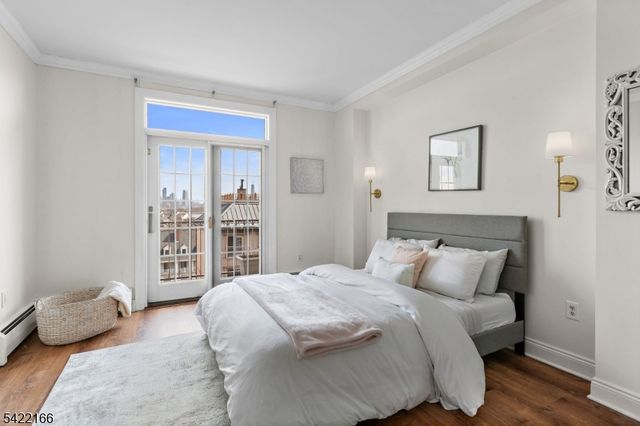 207 Shearwater Ct 66, Jersey City, NJ 07305