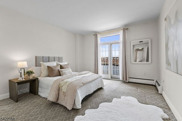 207 Shearwater Ct 66, Jersey City, NJ 07305