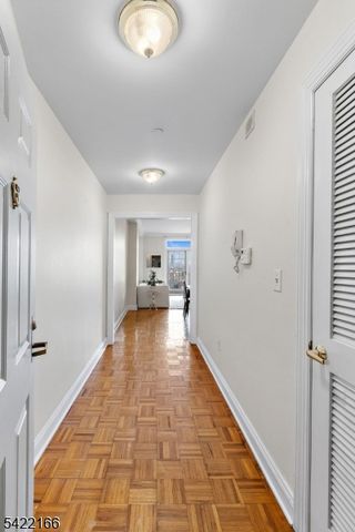 207 Shearwater Ct 66, Jersey City, NJ 07305