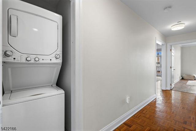 207 Shearwater Ct 66, Jersey City, NJ 07305
