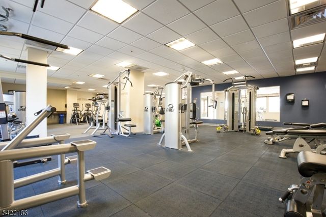 207 Shearwater Ct 66, Jersey City, NJ 07305