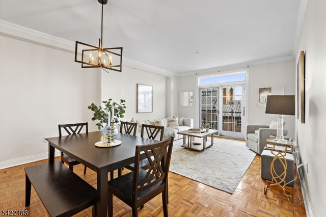 207 Shearwater Ct 66, Jersey City, NJ 07305