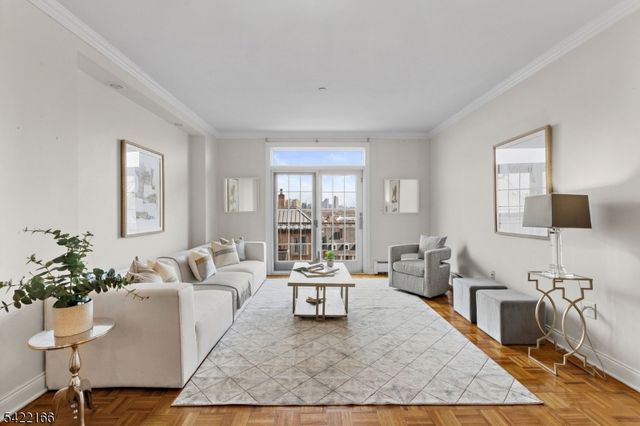 207 Shearwater Ct 66, Jersey City, NJ 07305