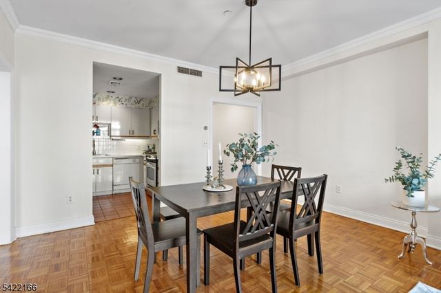 207 Shearwater Ct 66, Jersey City, NJ 07305