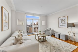 207 Shearwater Ct 66, Jersey City, NJ 07305