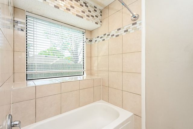 3309 Country Creek Lane, Fort Worth, TX 76123