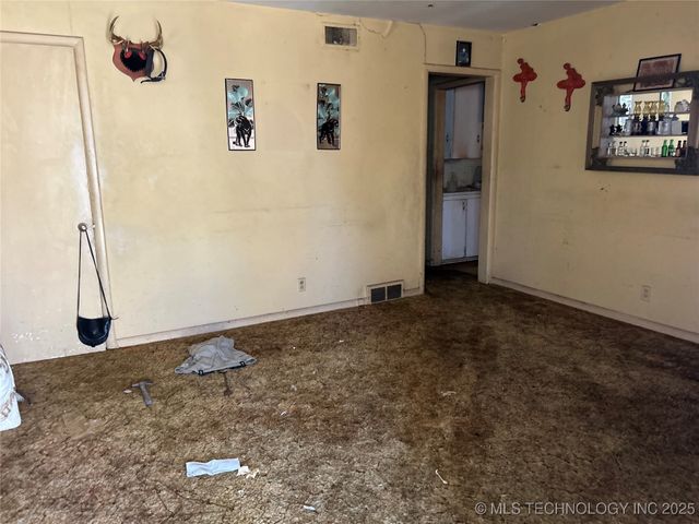 4948 N Saint Louis Avenue, Tulsa, OK 74126