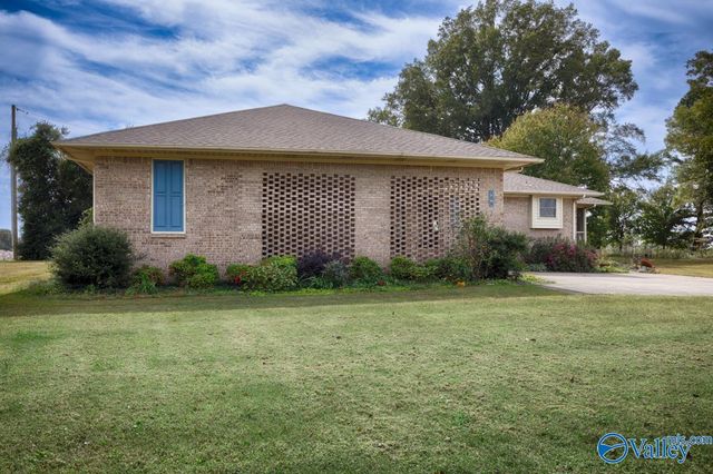 156 County Lake Road, New Market, AL 35761