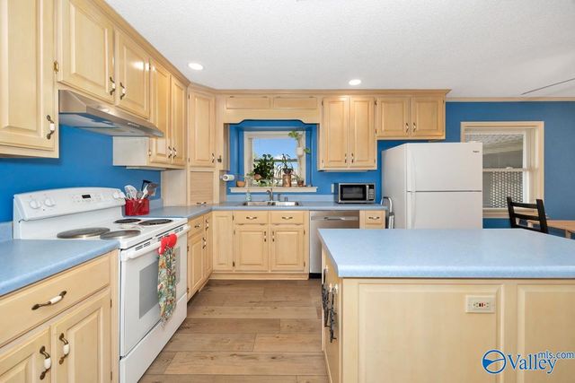 156 County Lake Road, New Market, AL 35761