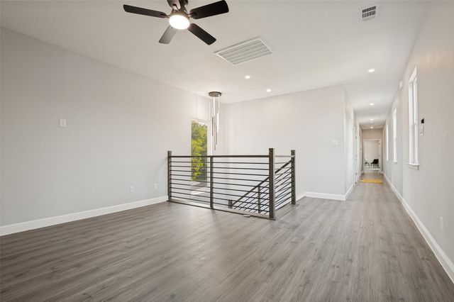 512 Phinney Avenue, Cockrell Hill, TX 75211