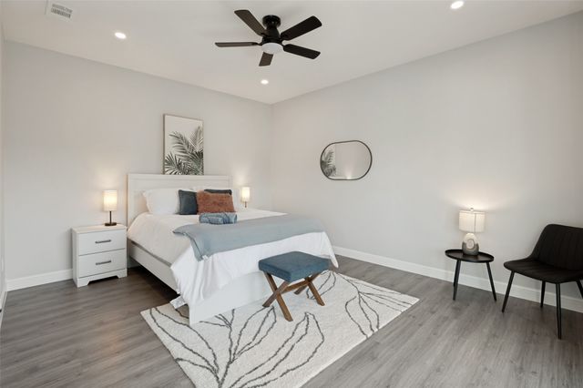 512 Phinney Avenue, Cockrell Hill, TX 75211