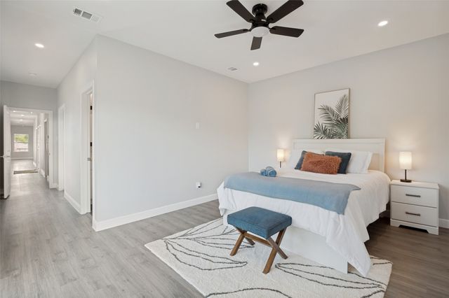 512 Phinney Avenue, Cockrell Hill, TX 75211