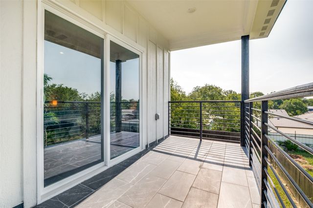 512 Phinney Avenue, Cockrell Hill, TX 75211