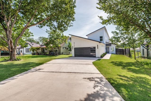 512 Phinney Avenue, Cockrell Hill, TX 75211