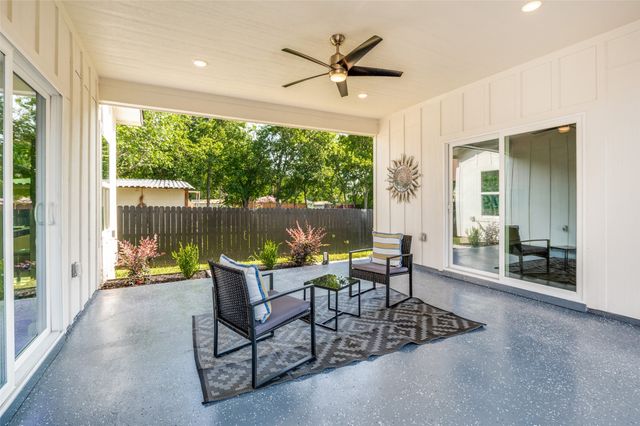 512 Phinney Avenue, Cockrell Hill, TX 75211