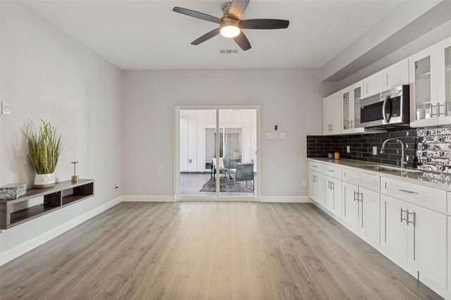 512 Phinney Avenue, Cockrell Hill, TX 75211