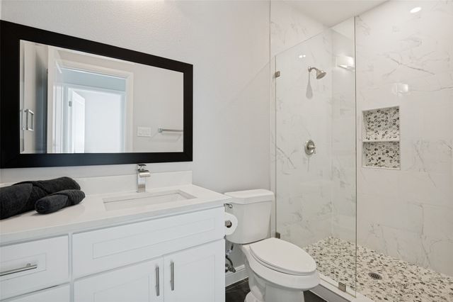 512 Phinney Avenue, Cockrell Hill, TX 75211