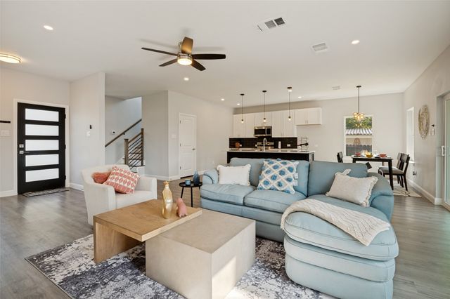 512 Phinney Avenue, Cockrell Hill, TX 75211