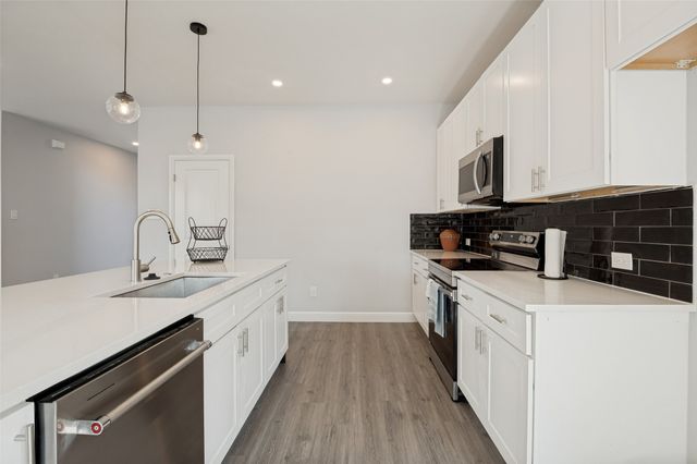 512 Phinney Avenue, Cockrell Hill, TX 75211