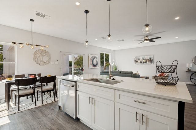 512 Phinney Avenue, Cockrell Hill, TX 75211