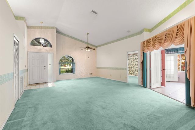 5245 VENICE WAY NE, St Petersburg, FL 33703