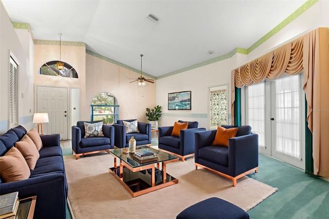 5245 VENICE WAY NE, St Petersburg, FL 33703