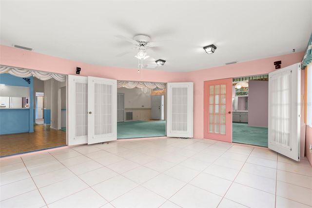 5245 VENICE WAY NE, St Petersburg, FL 33703