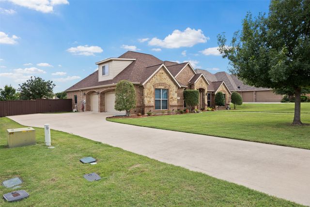 8230 Glenwick Drive, Waxahachie, TX 75167