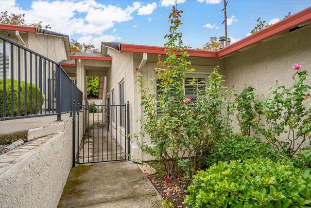 738 Stonebriar Trail, Redding, CA 96003