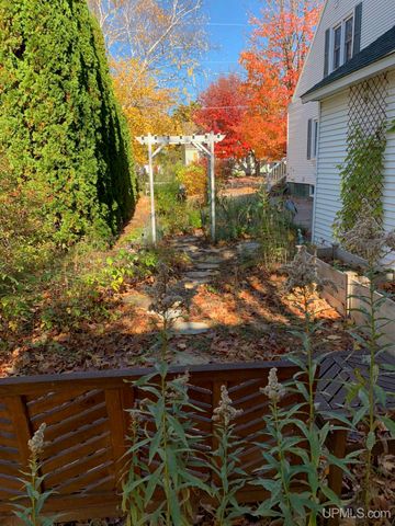 418 Albert Street, Marquette, MI 49855