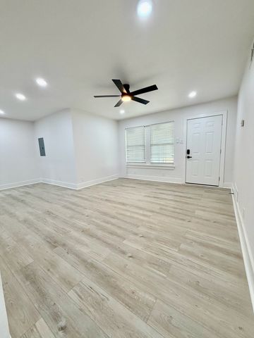 1814 Martin Luther Drive, Arlington, TX 76010
