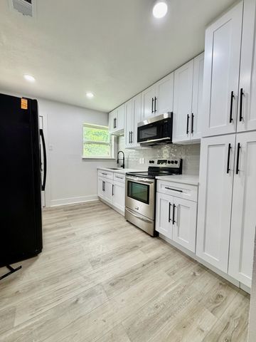 1814 Martin Luther Drive, Arlington, TX 76010