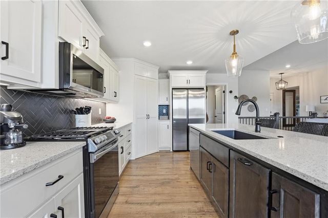 11827 N Manning Avenue, Kansas City, MO 64157