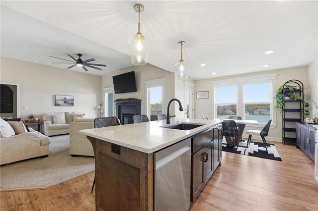 11827 N Manning Avenue, Kansas City, MO 64157