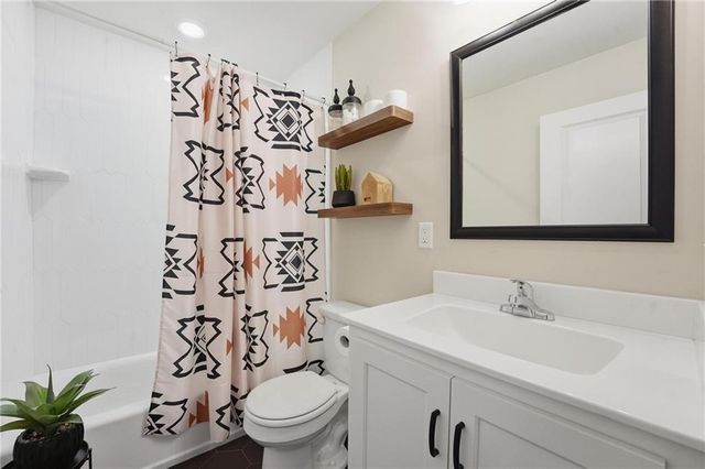 11827 N Manning Avenue, Kansas City, MO 64157