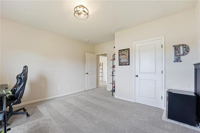 11827 N Manning Avenue, Kansas City, MO 64157