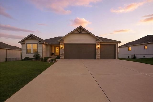 11827 N Manning Avenue, Kansas City, MO 64157