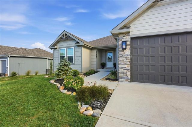 11827 N Manning Avenue, Kansas City, MO 64157