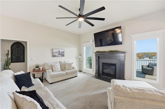 11827 N Manning Avenue, Kansas City, MO 64157