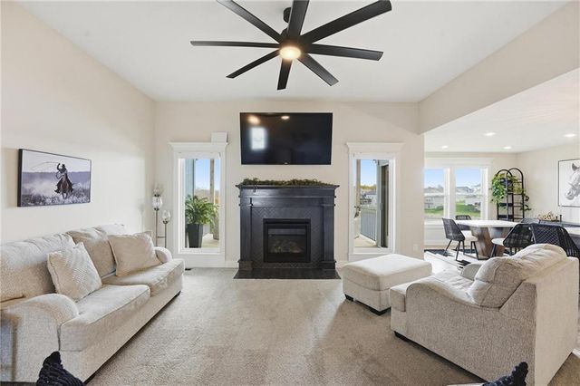 11827 N Manning Avenue, Kansas City, MO 64157