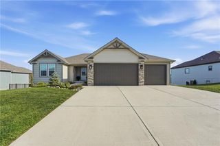 11827 N Manning Avenue, Kansas City, MO 64157