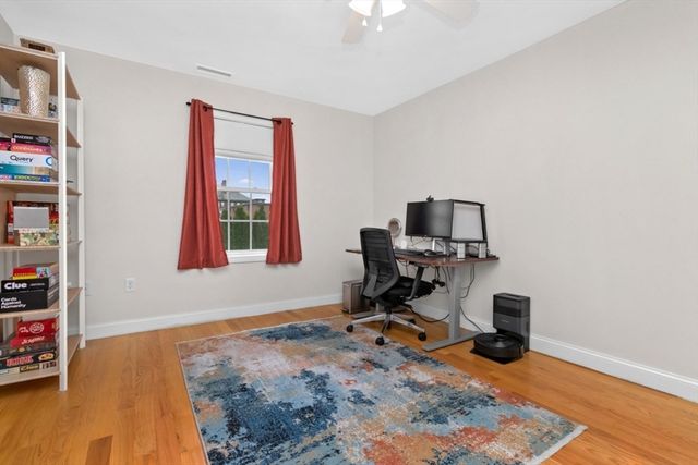 29 Spruce St 23, Waltham, MA 02453