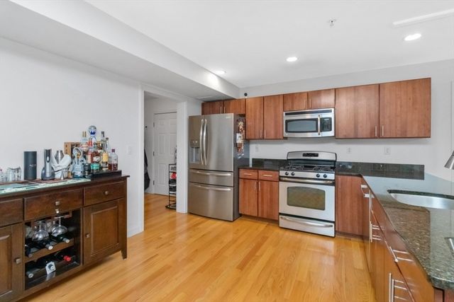 29 Spruce St 23, Waltham, MA 02453