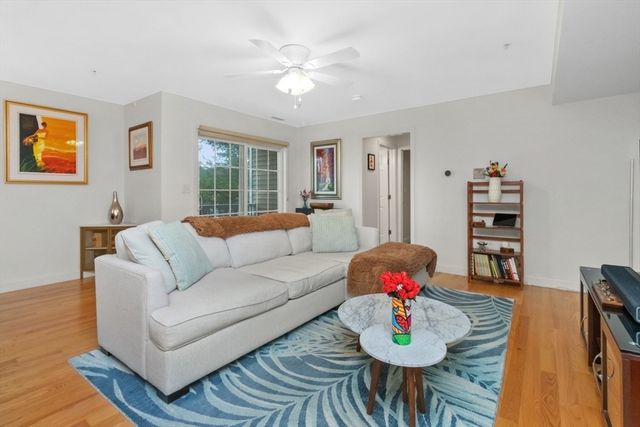 29 Spruce St 23, Waltham, MA 02453