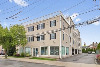 29 Spruce St 23, Waltham, MA 02453