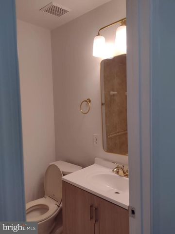 9045 CONTINENTAL, Hyattsville, MD 20785