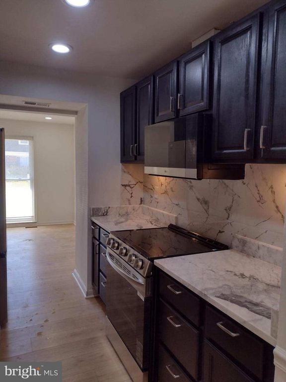 Image 15 of property listing at 9045 CONTINENTAL, Hyattsville, MD 20785