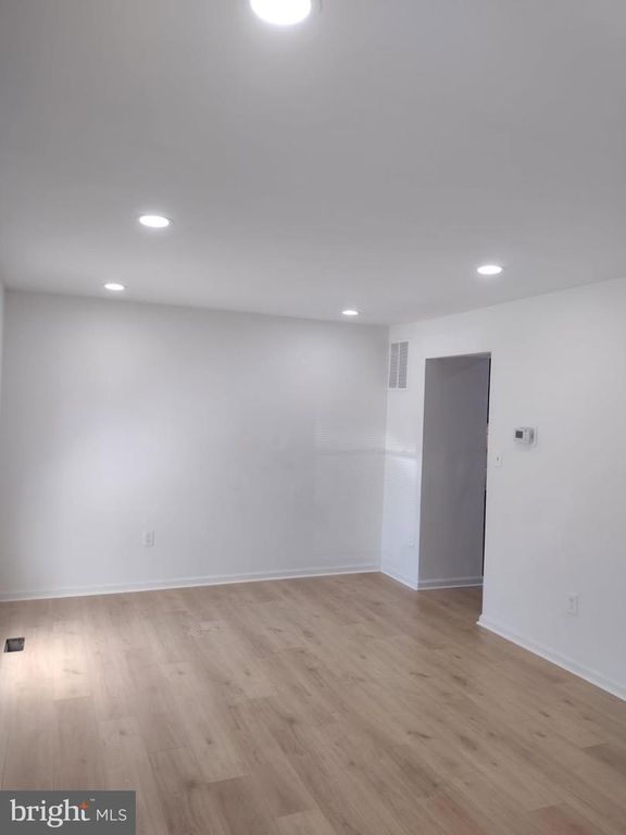 Image 9 of property listing at 9045 CONTINENTAL, Hyattsville, MD 20785